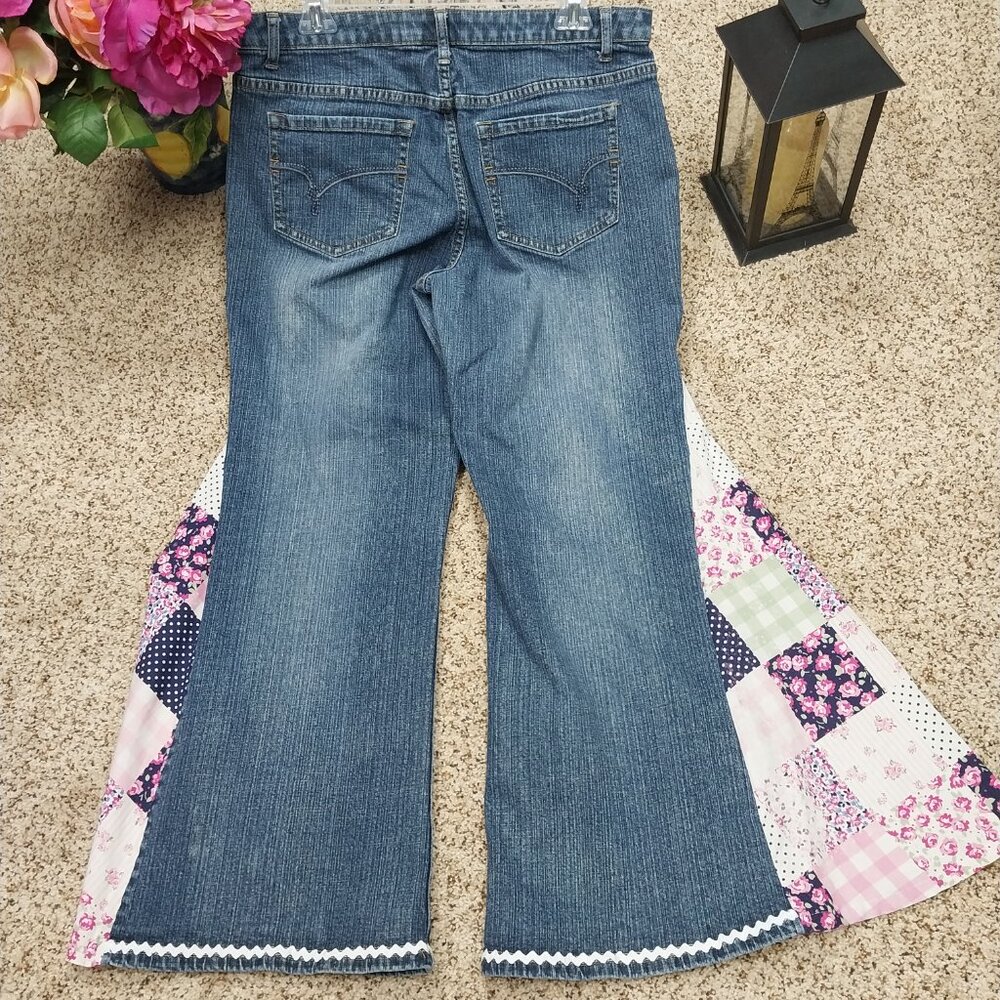 3321 Size 10 Melrose Highrise Upcycled Bleached Bell-Bottoms. - Picture 5 of 6